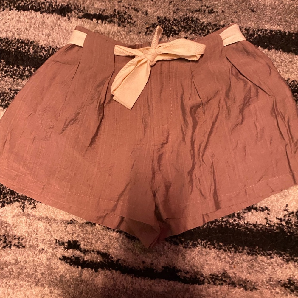 Odille High Waist paperbag Shorts with Cream Bow